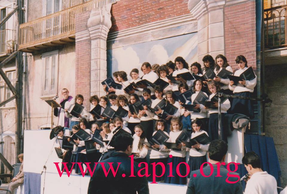 coro_a_corso_umberto_1987